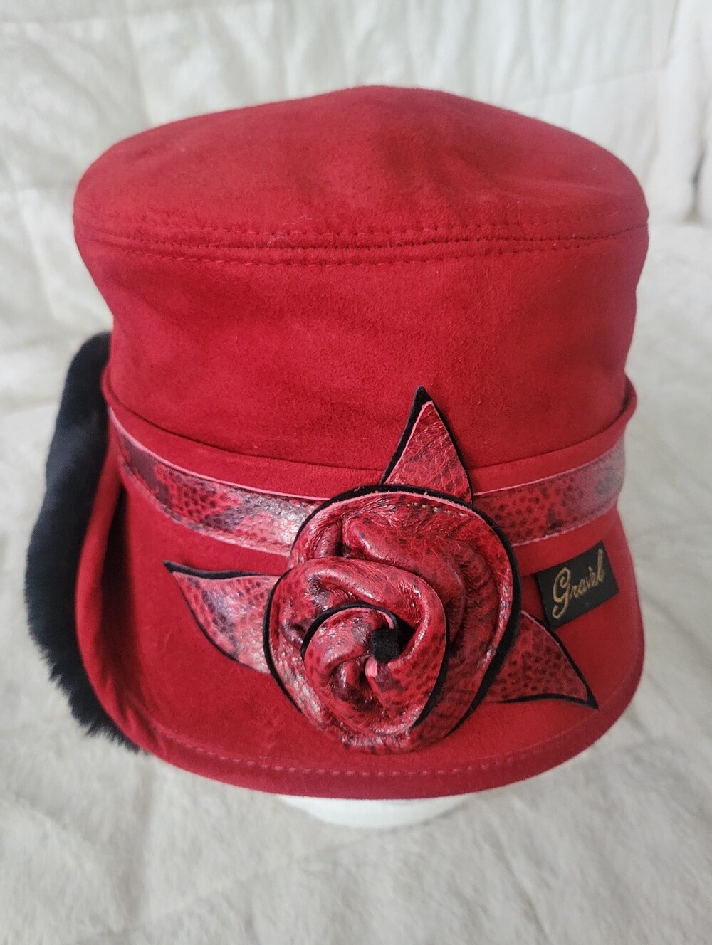 Gravel Red Women's From Canada Decorative Suede Cloche Hat with Rose Accent